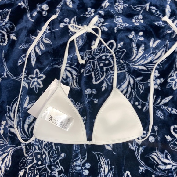 H&M Triangle Bikini Top - Picture 2 of 4